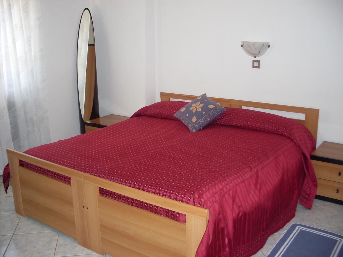 L'Ostu Del Povr-Om Hotel Pinasca Buitenkant foto
