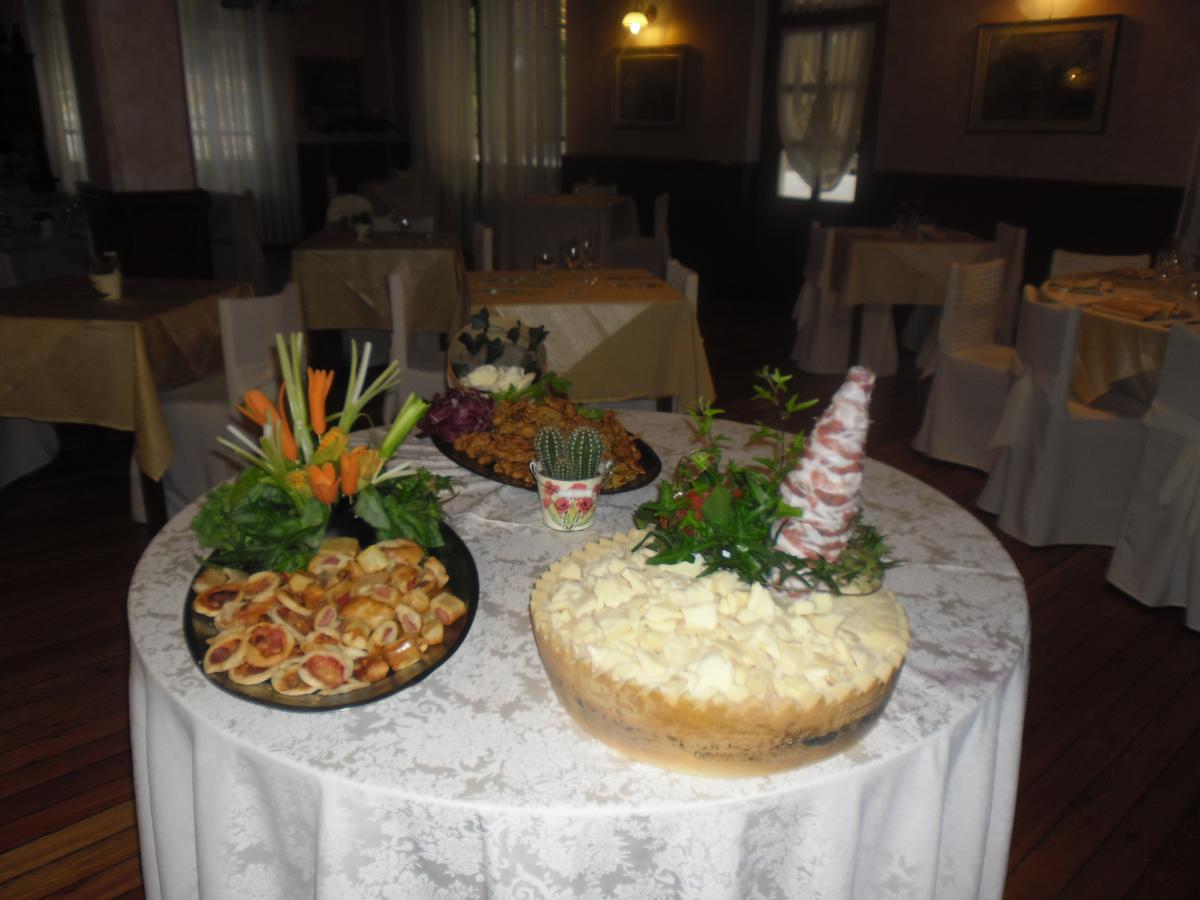 L'Ostu Del Povr-Om Hotel Pinasca Buitenkant foto