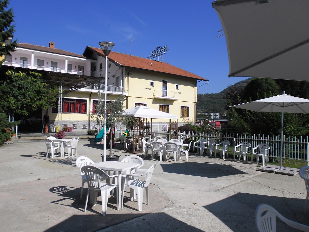L'Ostu Del Povr-Om Hotel Pinasca Buitenkant foto